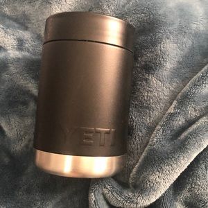 Black yeti coozie